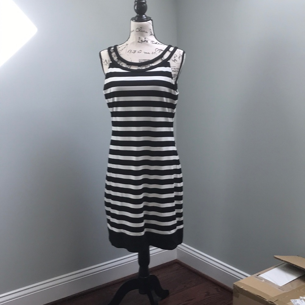 WHBM black and white sleeveless dress